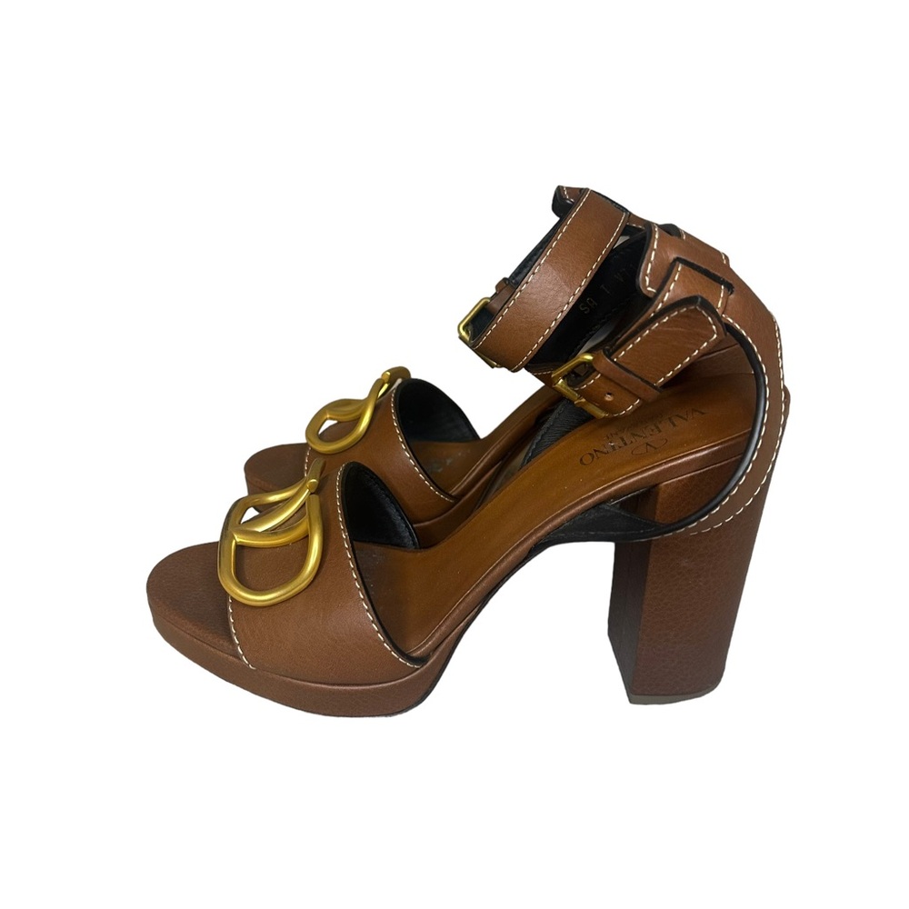 VALENTINO BROWN V LOGO GOLD STRAPPY SANDAL HEEL